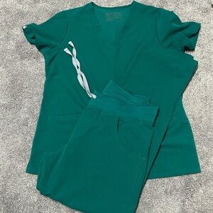 Hunter Green Figs scrub set